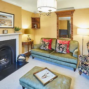 Host & - Sixpence Pickering